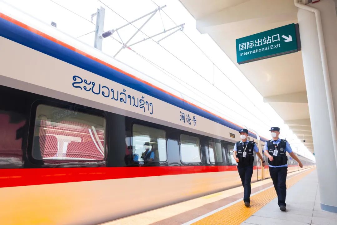<p>与</p> <p>国际nternaonal出站☐Exit</p> <p>PUDIL儿L1</p> <p>调洛号</p>
